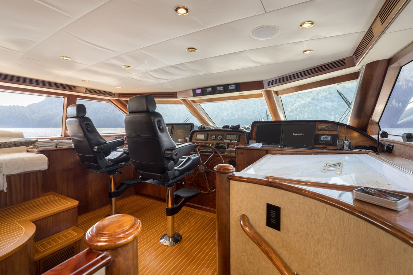 https://arconyachts.ams3.digitaloceanspaces.com/70925/conversions/large_3785787-optimize.jpg