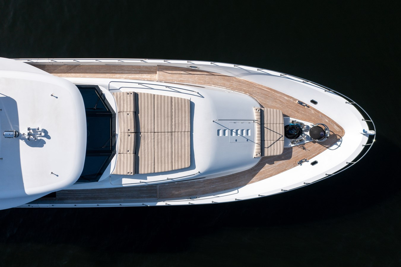 https://arconyachts.ams3.digitaloceanspaces.com/70944/conversions/large_3785794-optimize.jpg
