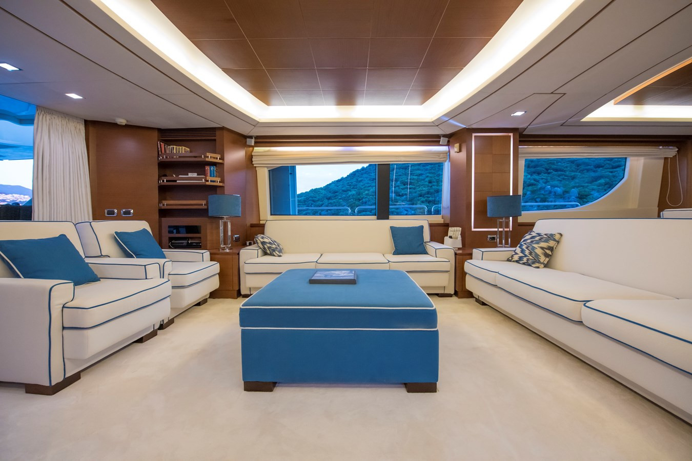 https://arconyachts.ams3.digitaloceanspaces.com/71142/conversions/large_4831331-optimize.jpg