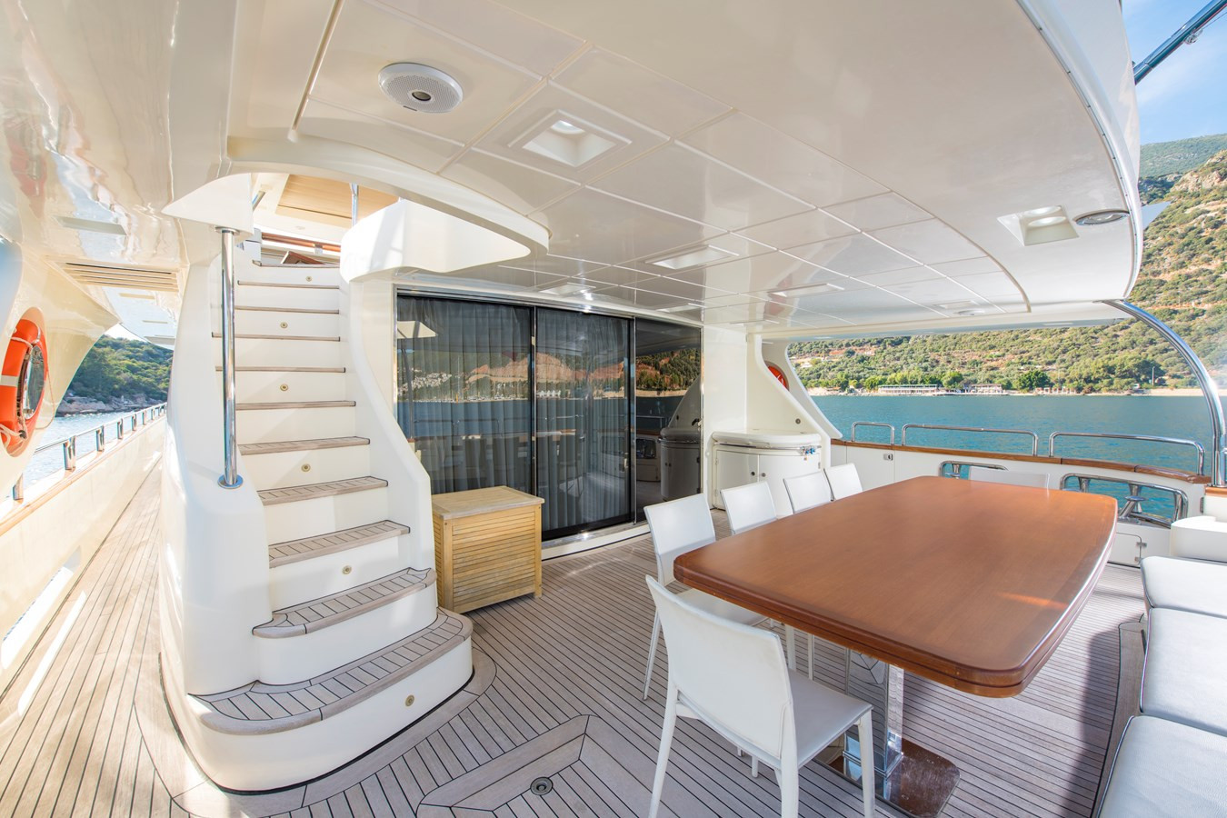https://arconyachts.ams3.digitaloceanspaces.com/71187/conversions/large_4831348-optimize.jpg