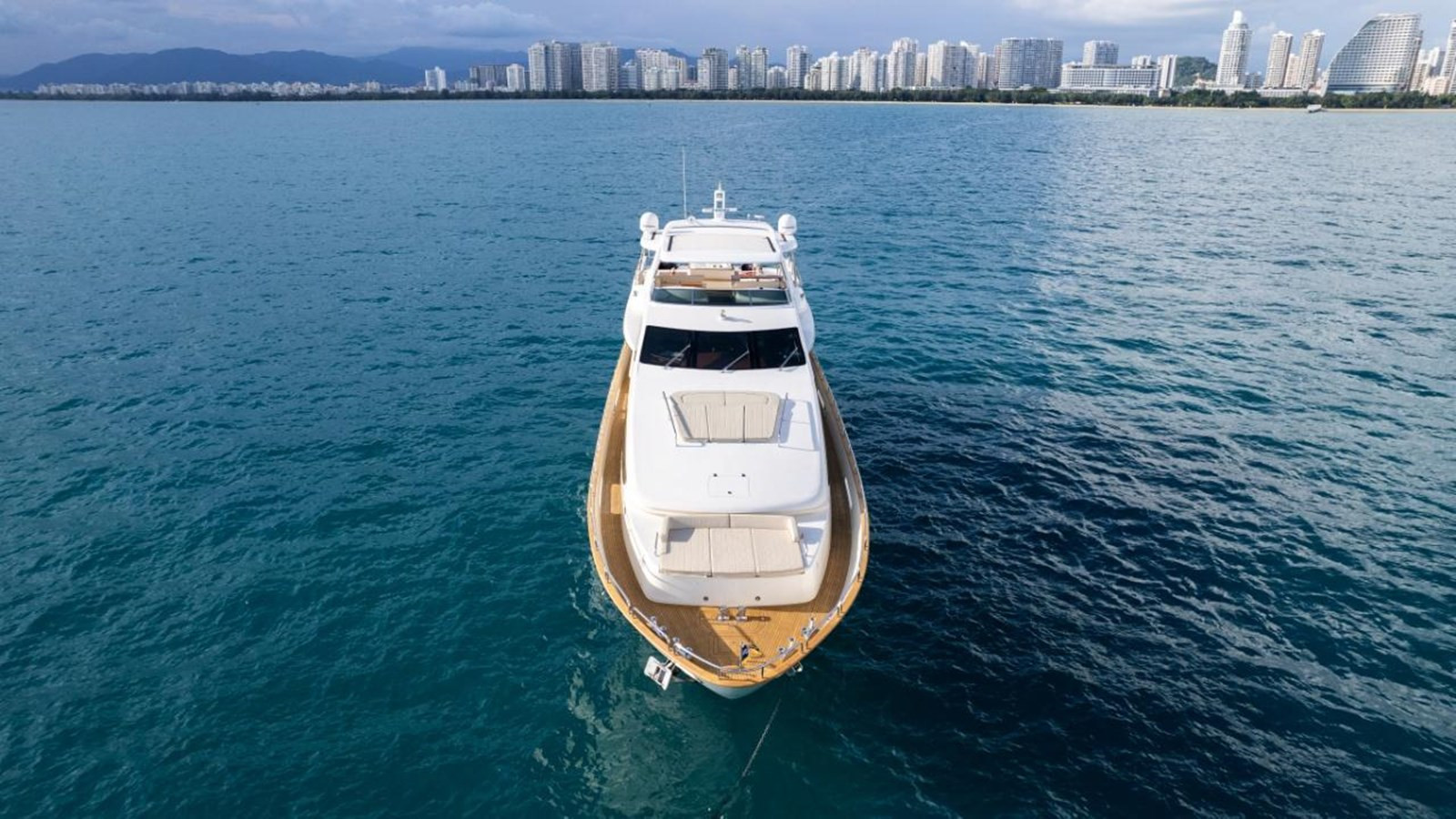 https://arconyachts.ams3.digitaloceanspaces.com/71196/conversions/large_4699616-optimize.jpg