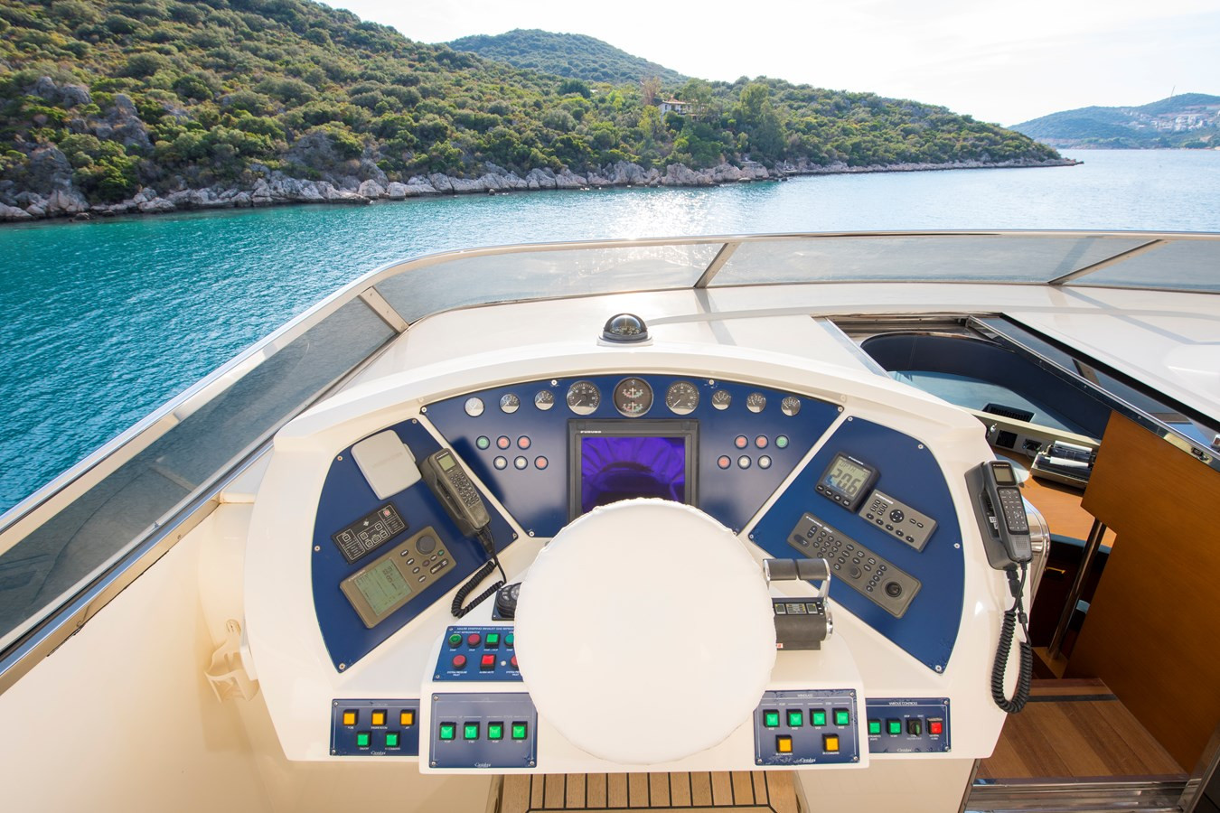 https://arconyachts.ams3.digitaloceanspaces.com/71213/conversions/large_4831357-optimize.jpg