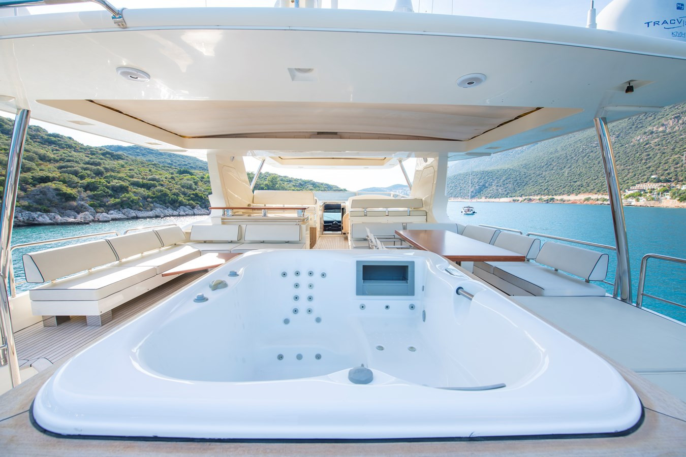 https://arconyachts.ams3.digitaloceanspaces.com/71219/conversions/large_4831359-optimize.jpg