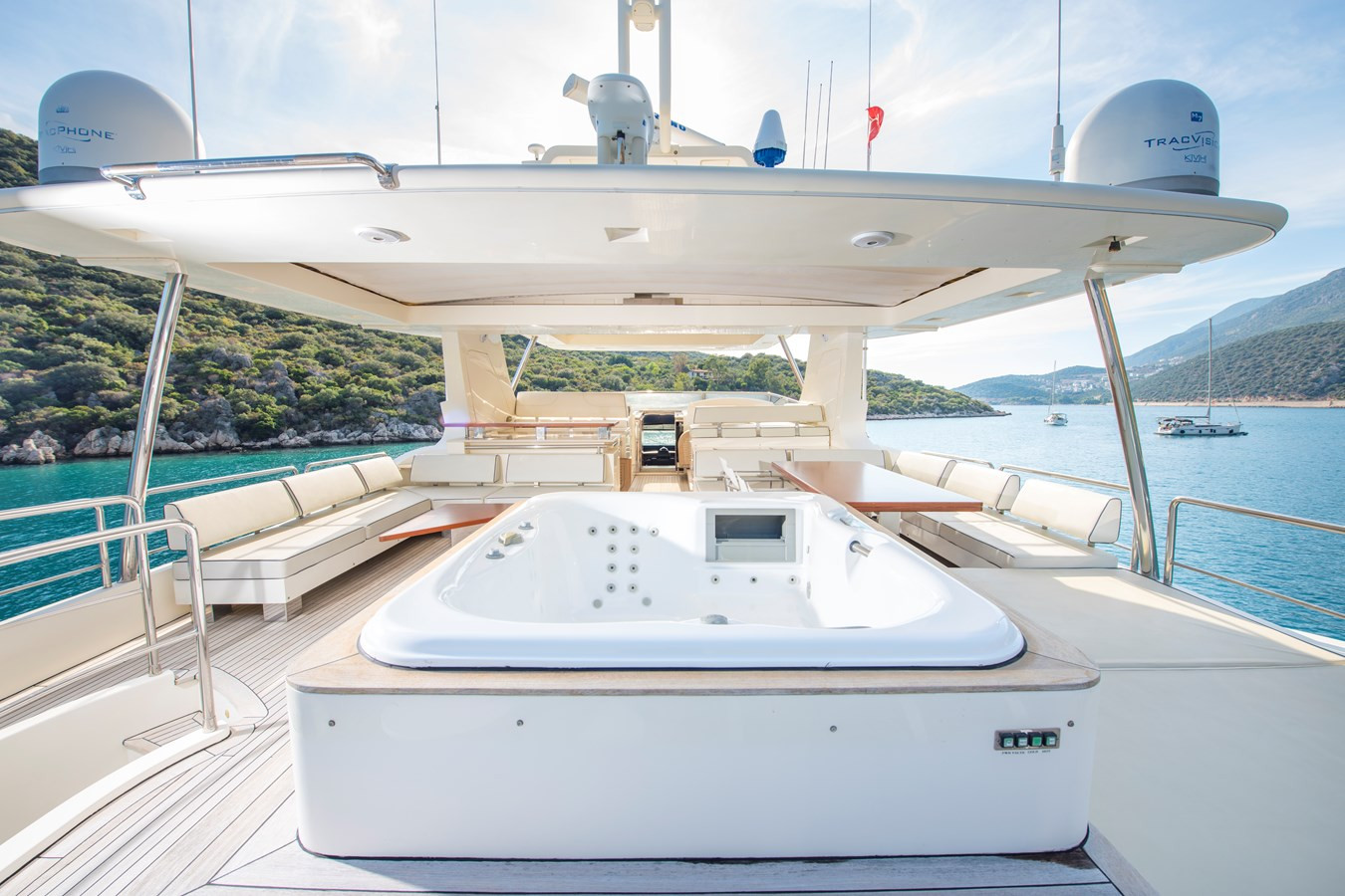 https://arconyachts.ams3.digitaloceanspaces.com/71222/conversions/large_4831360-optimize.jpg