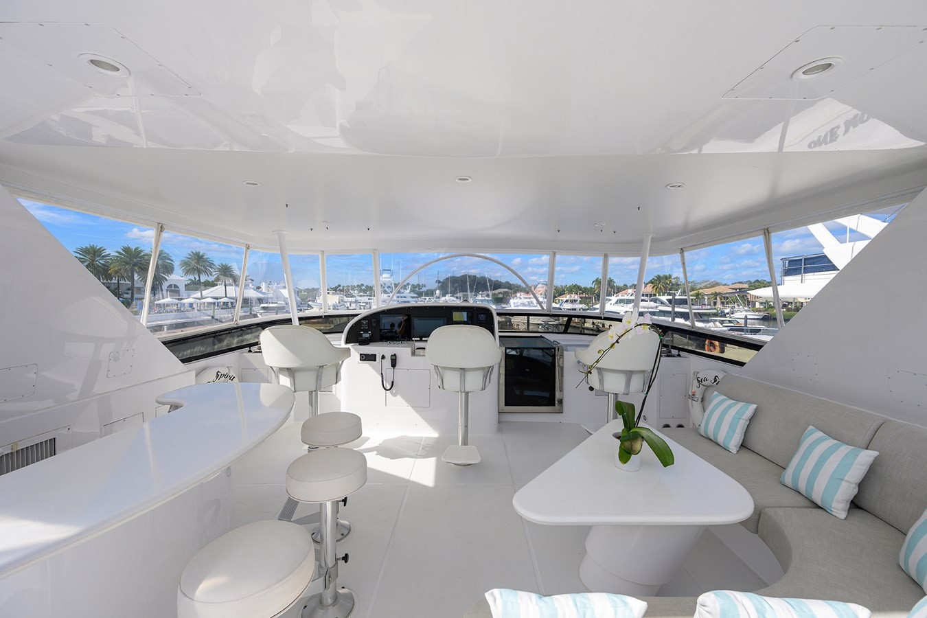 https://arconyachts.ams3.digitaloceanspaces.com/71278/conversions/large_4581992-optimize.jpg