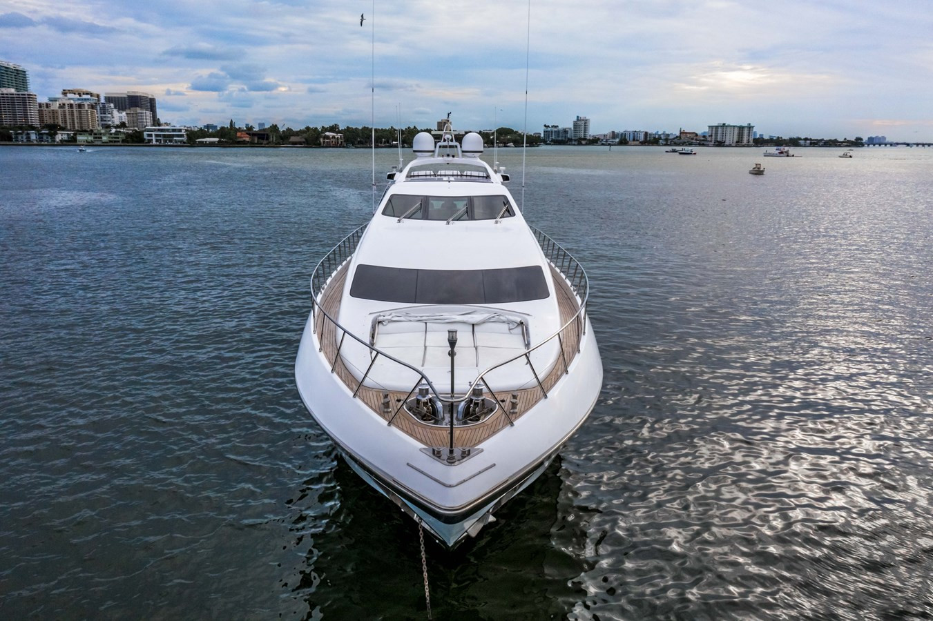 https://arconyachts.ams3.digitaloceanspaces.com/71280/conversions/large_4751000-optimize.jpg