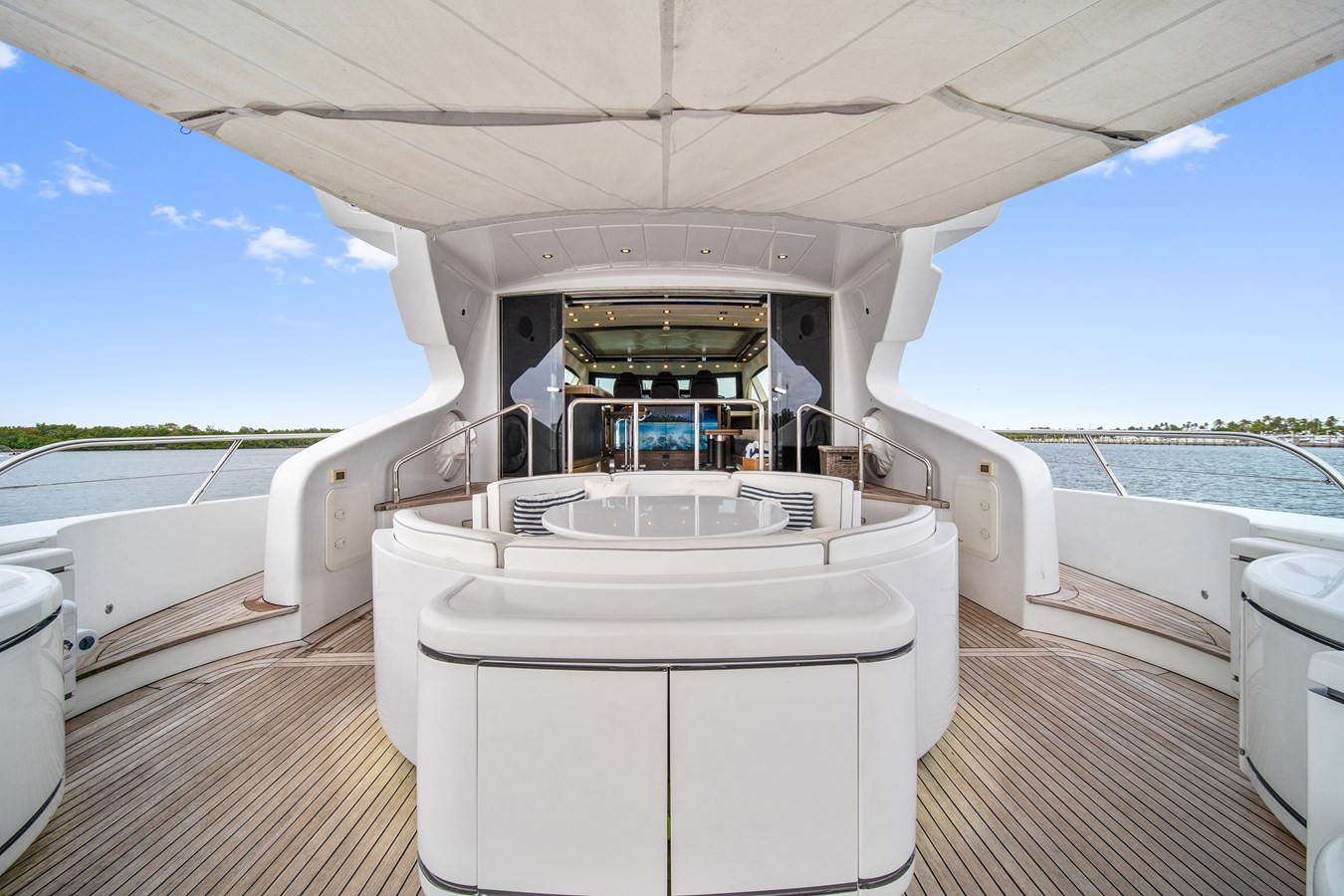 https://arconyachts.ams3.digitaloceanspaces.com/71320/conversions/large_4751018-optimize.jpg