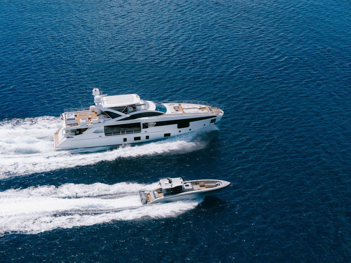 https://arconyachts.ams3.digitaloceanspaces.com/71364/conversions/large_4814326-optimize.jpg