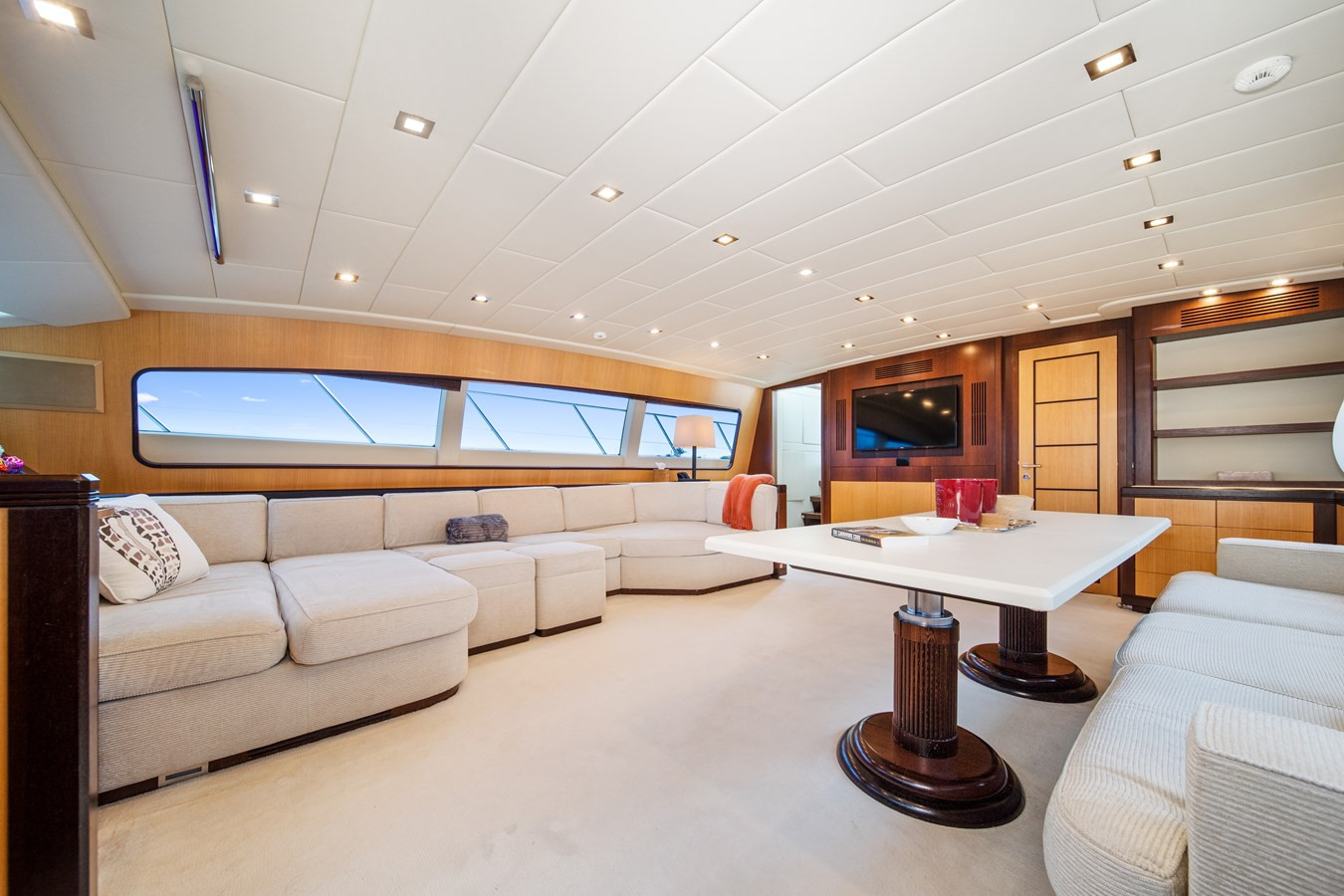 https://arconyachts.ams3.digitaloceanspaces.com/71373/conversions/large_4751041-optimize.jpg