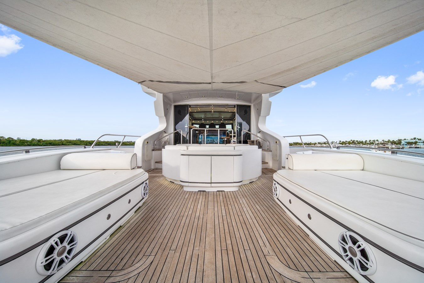 https://arconyachts.ams3.digitaloceanspaces.com/71388/conversions/large_4751047-optimize.jpg