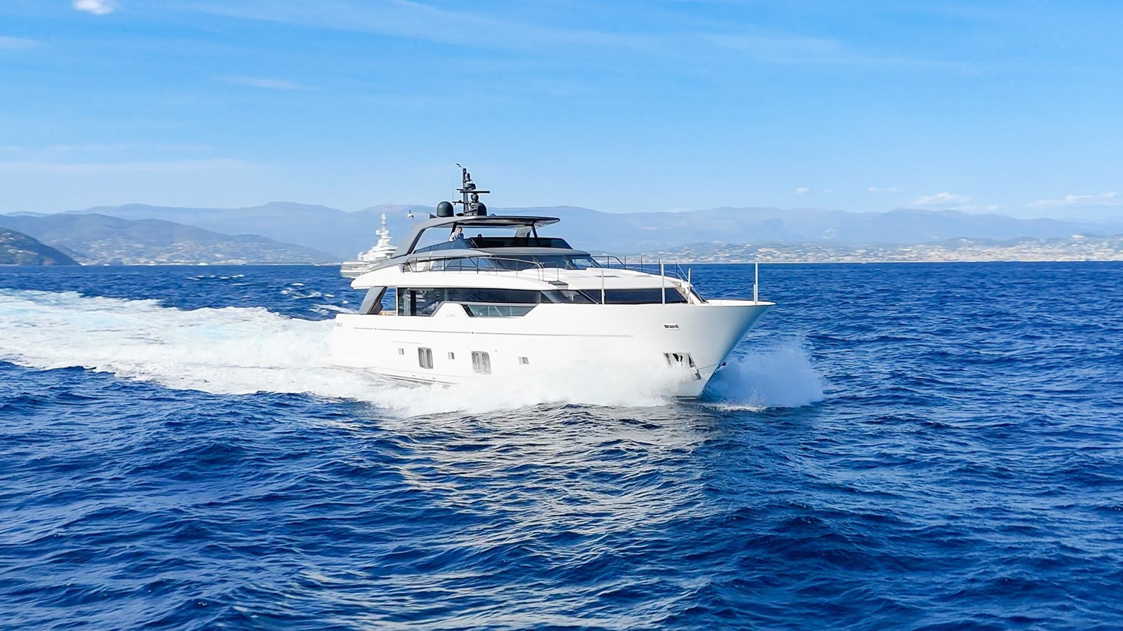 https://arconyachts.ams3.digitaloceanspaces.com/71475/conversions/large_4796829-optimize.jpg