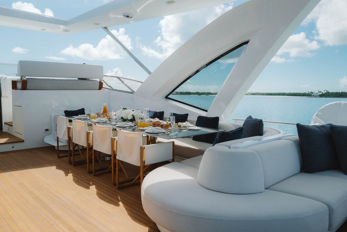 https://arconyachts.ams3.digitaloceanspaces.com/71481/conversions/large_4815750-optimize.jpg