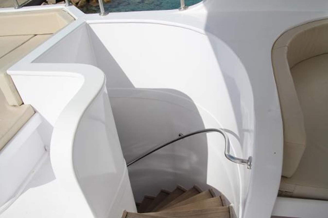 https://arconyachts.ams3.digitaloceanspaces.com/71483/conversions/large_3340110-optimize.jpg