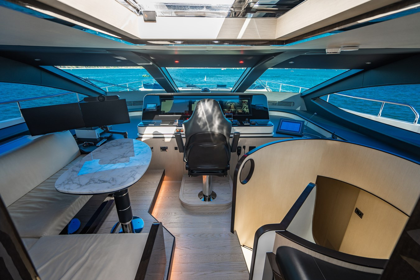 https://arconyachts.ams3.digitaloceanspaces.com/71497/conversions/large_4815786-optimize.jpg
