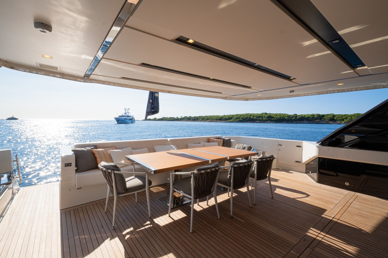https://arconyachts.ams3.digitaloceanspaces.com/71519/conversions/large_4796844-optimize.jpg
