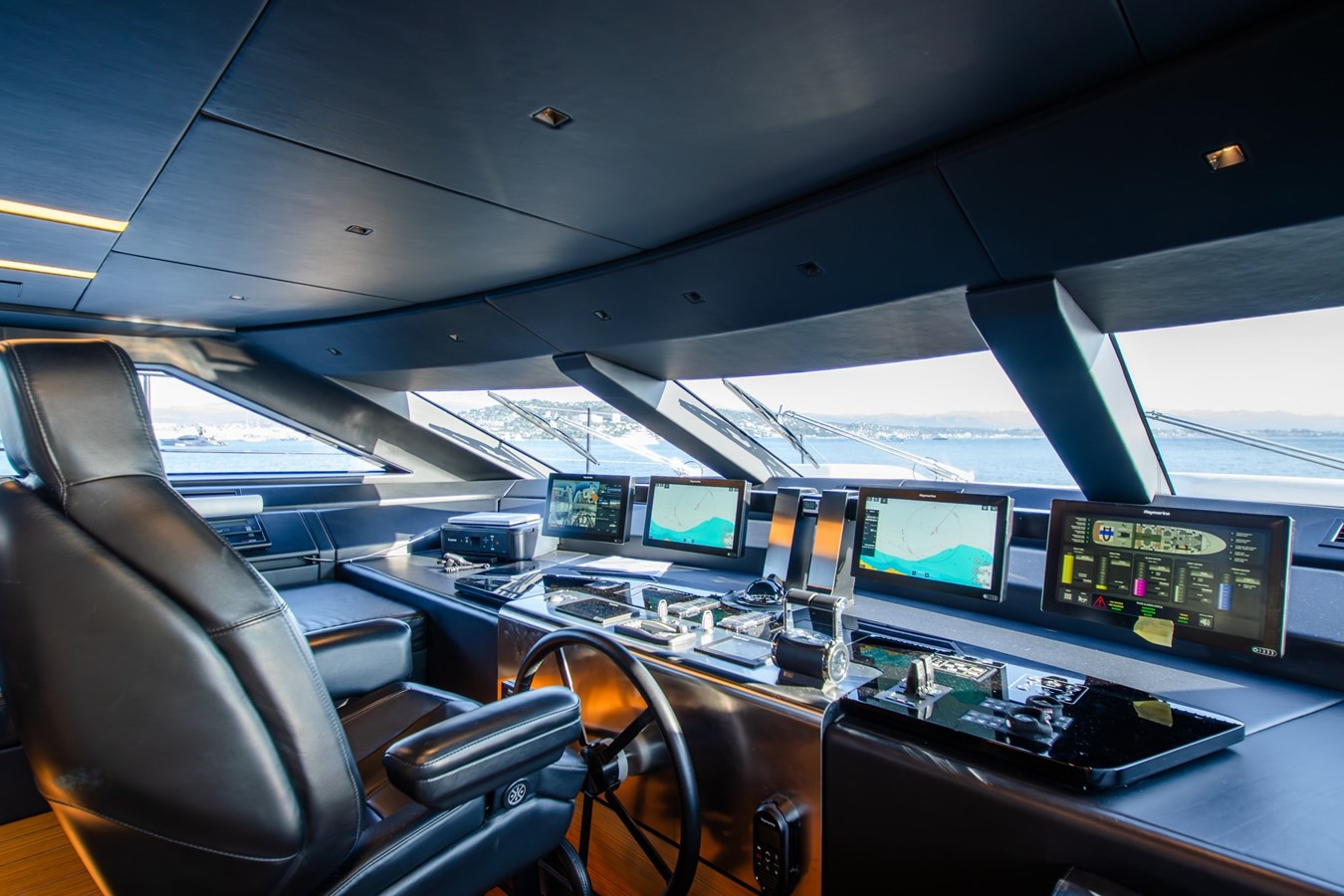https://arconyachts.ams3.digitaloceanspaces.com/71596/conversions/large_4796870-optimize.jpg