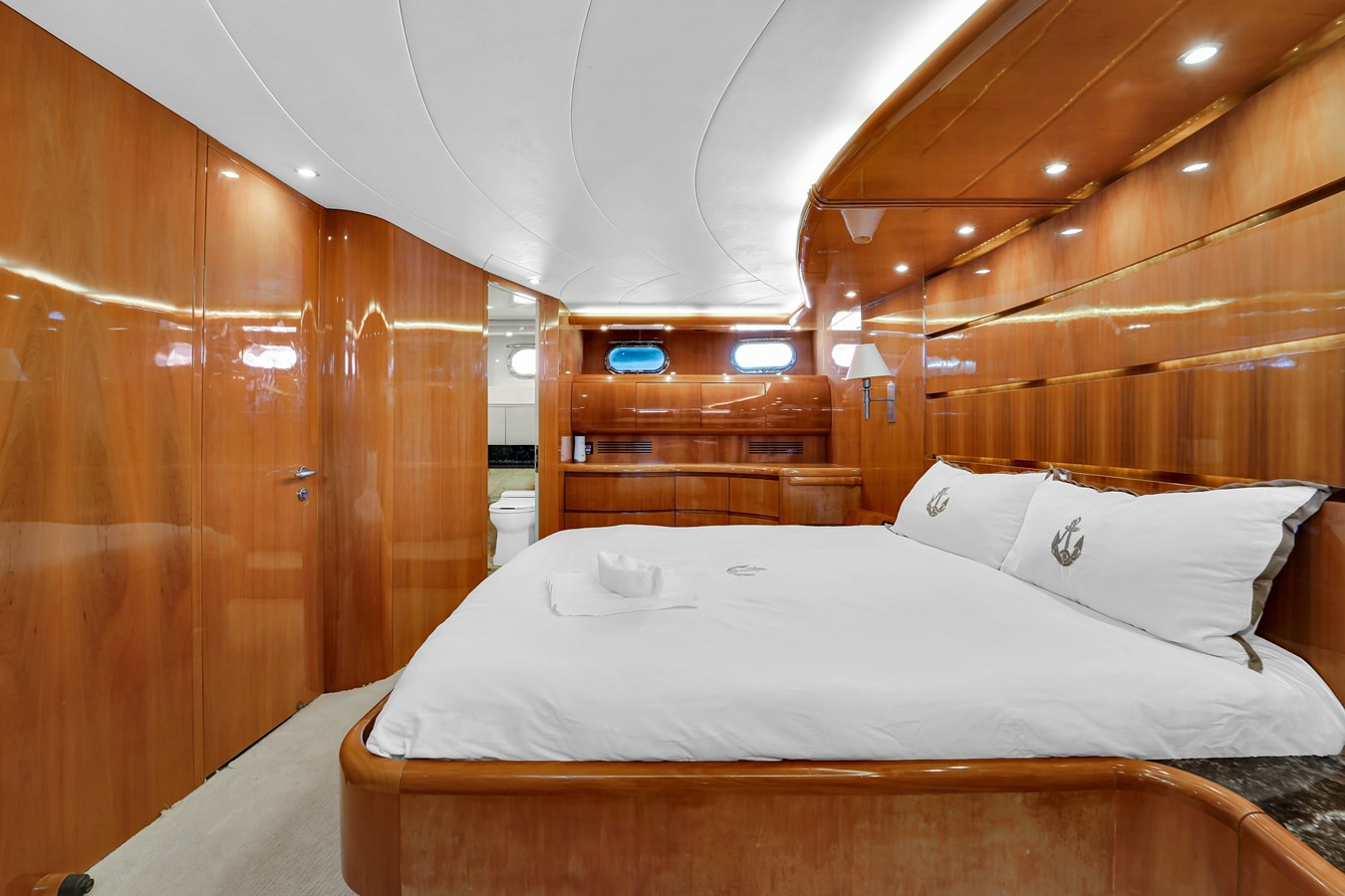 https://arconyachts.ams3.digitaloceanspaces.com/71642/conversions/large_3644572-optimize.jpg