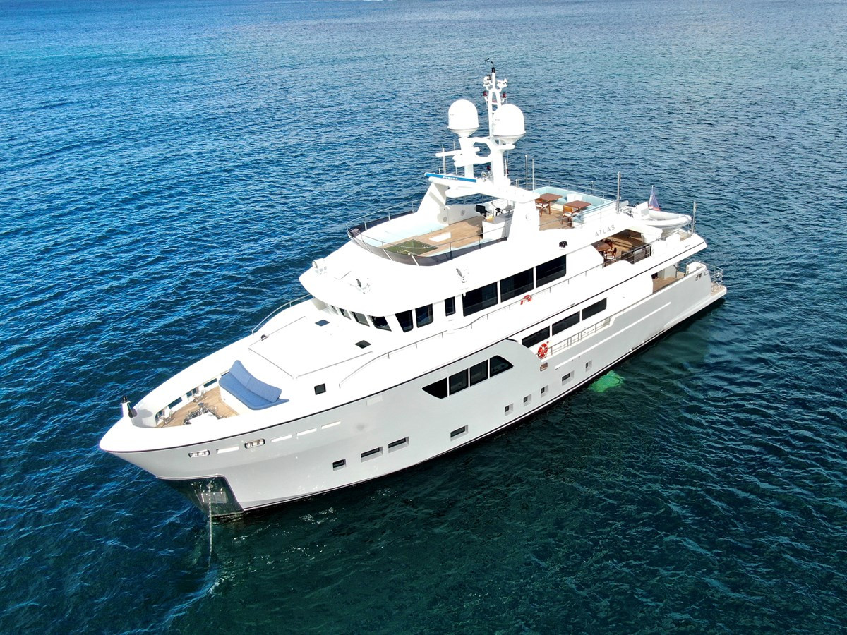 https://arconyachts.ams3.digitaloceanspaces.com/71720/conversions/large_4457196-optimize.jpg