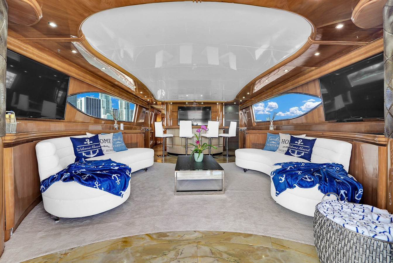 https://arconyachts.ams3.digitaloceanspaces.com/71737/conversions/large_3644603-optimize.jpg