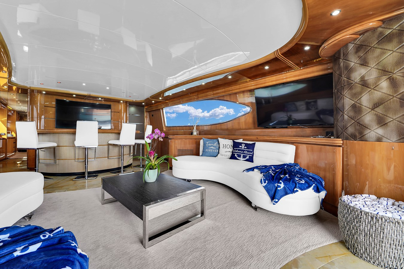 https://arconyachts.ams3.digitaloceanspaces.com/71740/conversions/large_3644604-optimize.jpg
