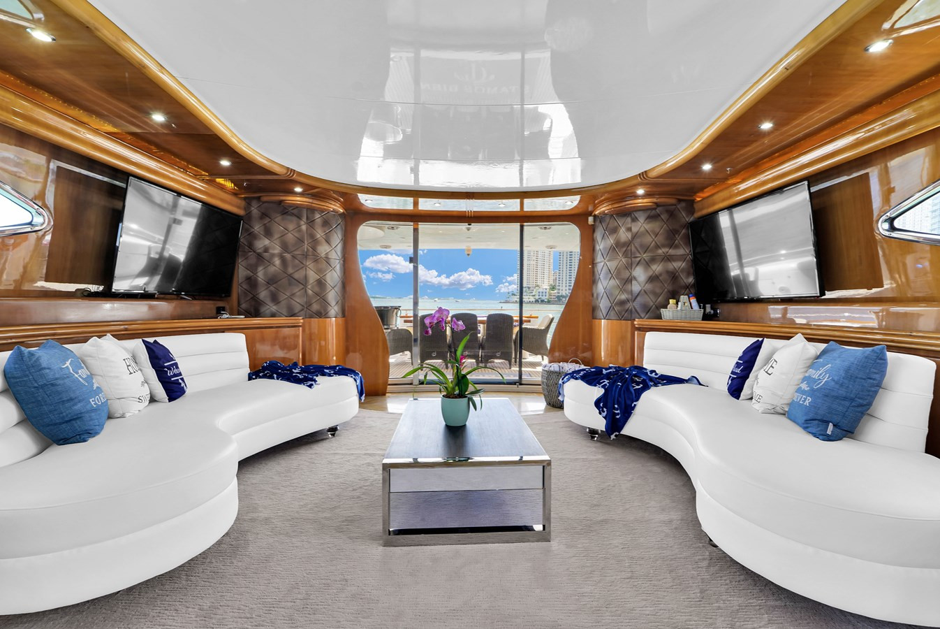 https://arconyachts.ams3.digitaloceanspaces.com/71746/conversions/large_3644606-optimize.jpg
