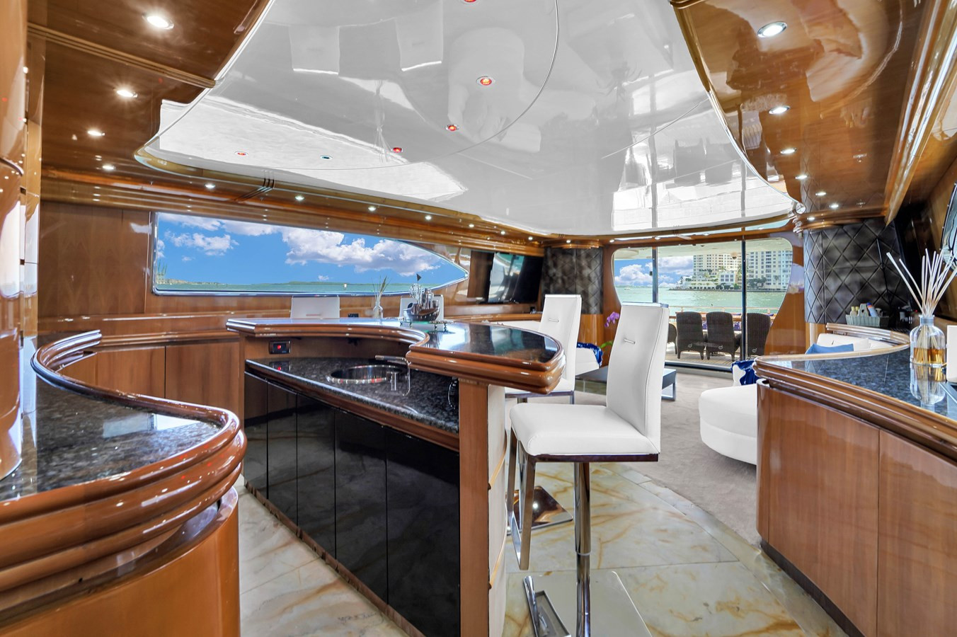 https://arconyachts.ams3.digitaloceanspaces.com/71752/conversions/large_3644608-optimize.jpg