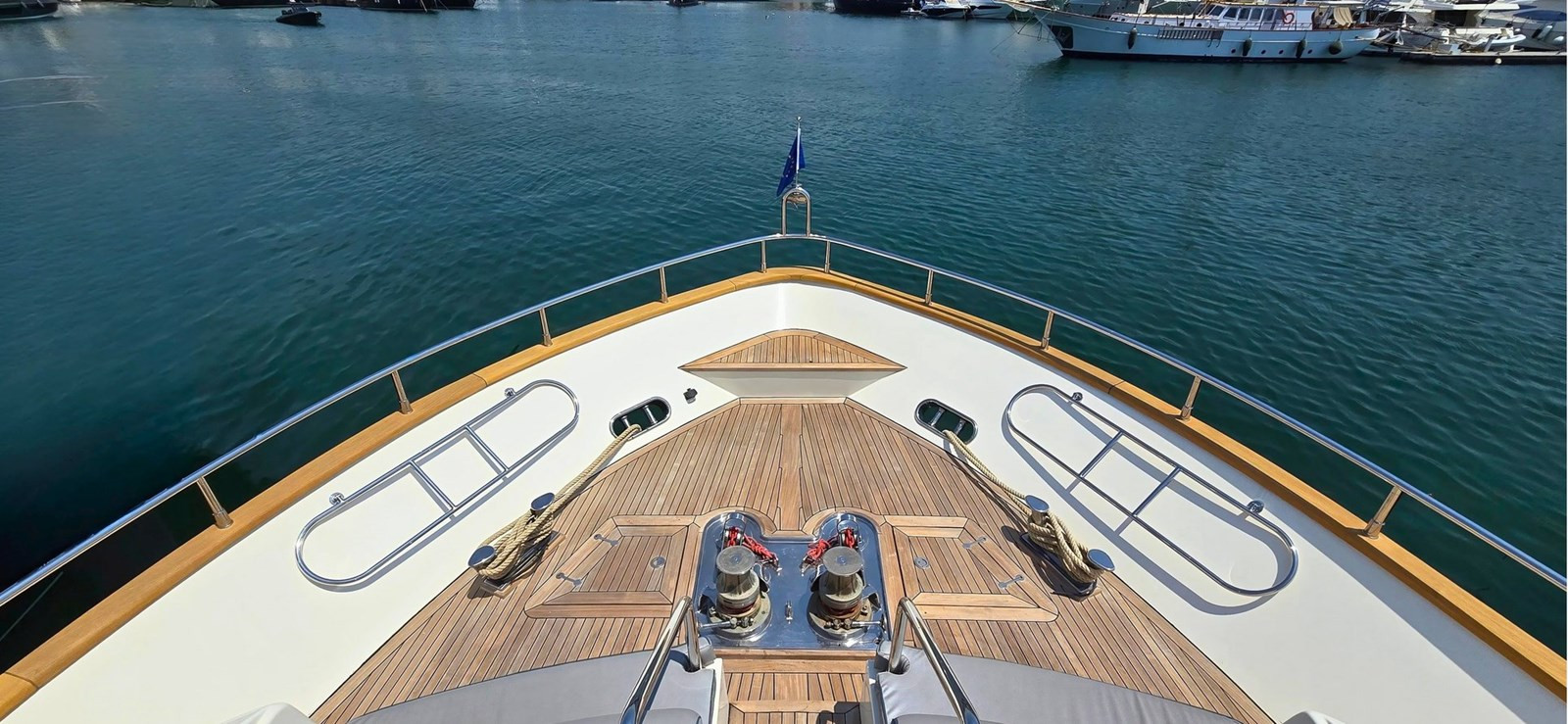 https://arconyachts.ams3.digitaloceanspaces.com/71785/conversions/large_4742483-optimize.jpg