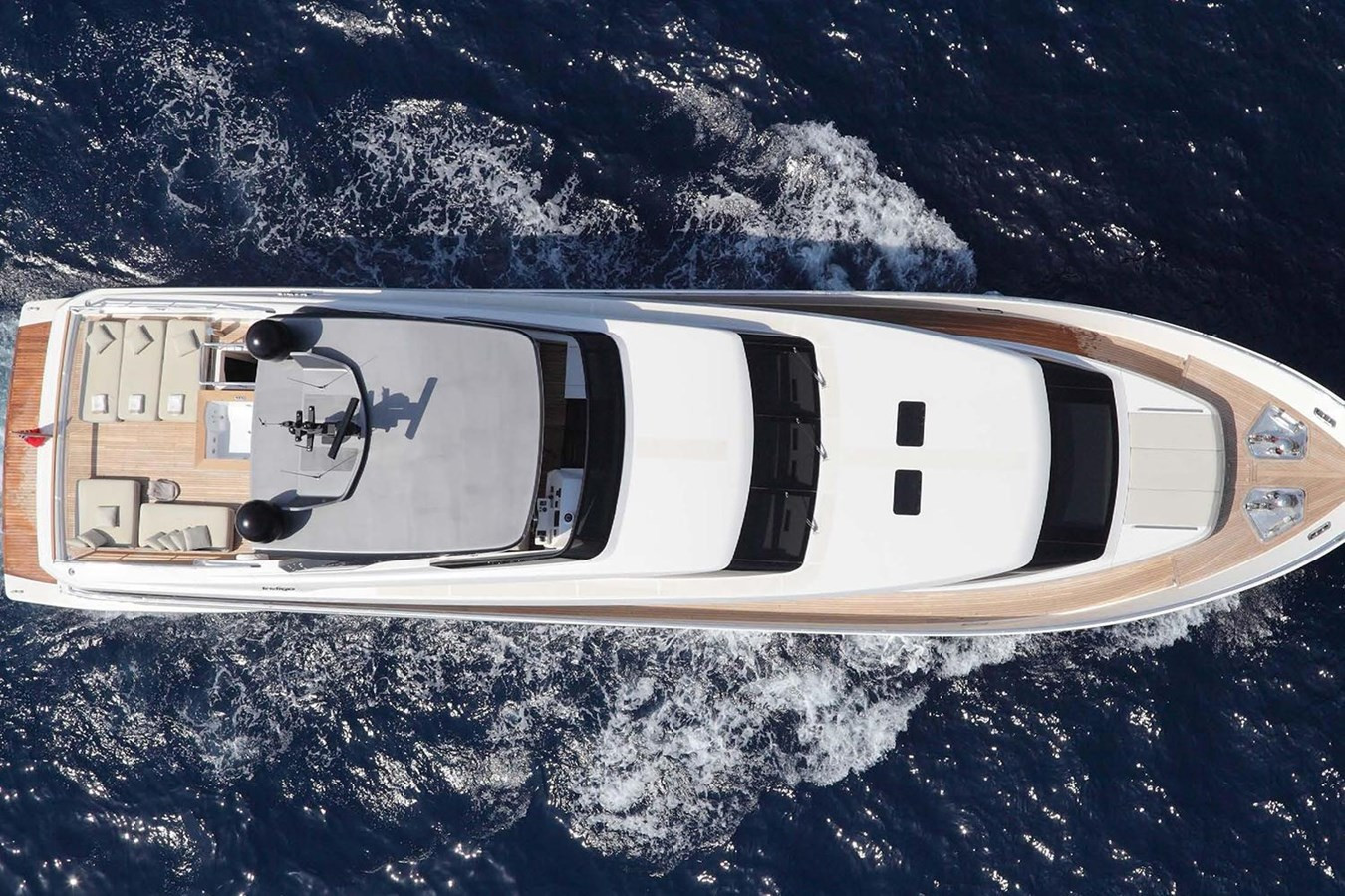 https://arconyachts.ams3.digitaloceanspaces.com/71802/conversions/large_4231509-optimize.jpg