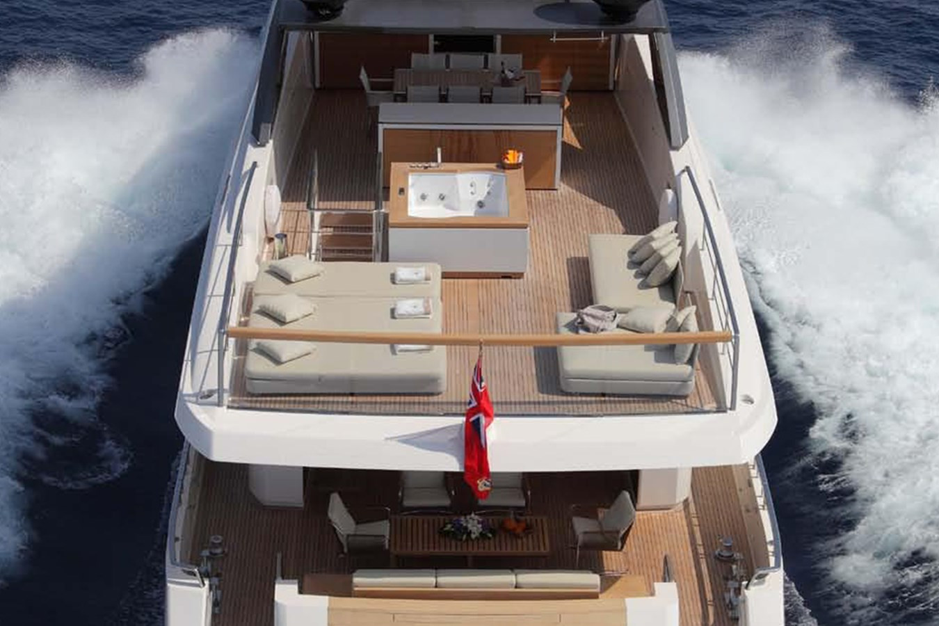 https://arconyachts.ams3.digitaloceanspaces.com/71808/conversions/large_4231499-optimize.jpg