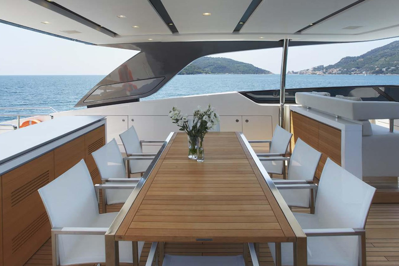 https://arconyachts.ams3.digitaloceanspaces.com/71814/conversions/large_4231502-optimize.jpg