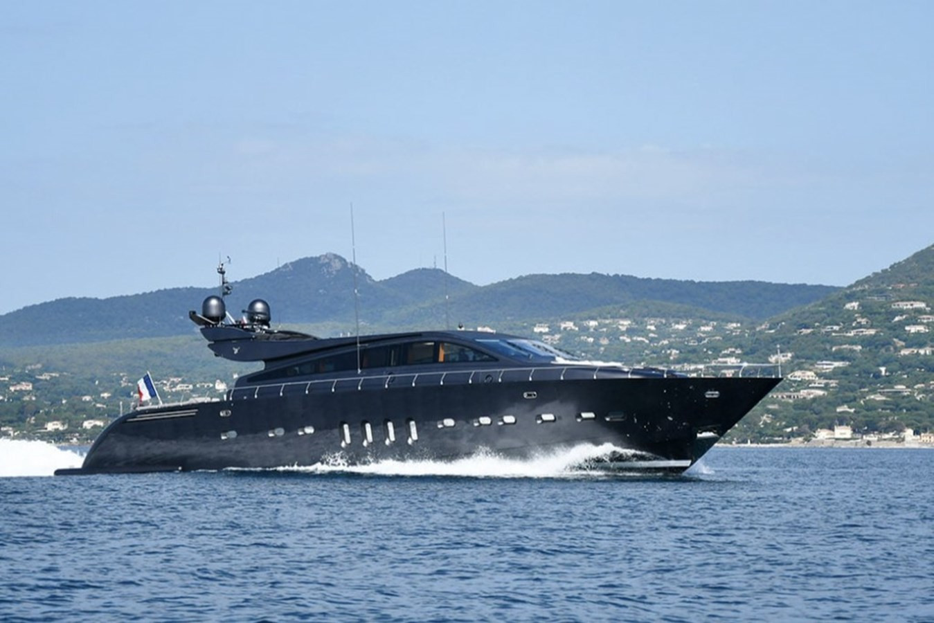 https://arconyachts.ams3.digitaloceanspaces.com/71892/conversions/large_4365218-optimize.jpg