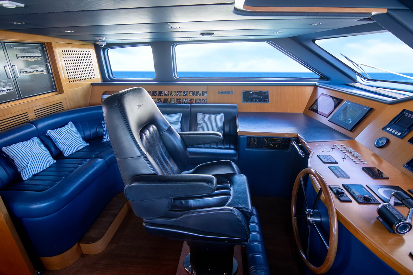 https://arconyachts.ams3.digitaloceanspaces.com/71937/conversions/large_4811002-optimize.jpg