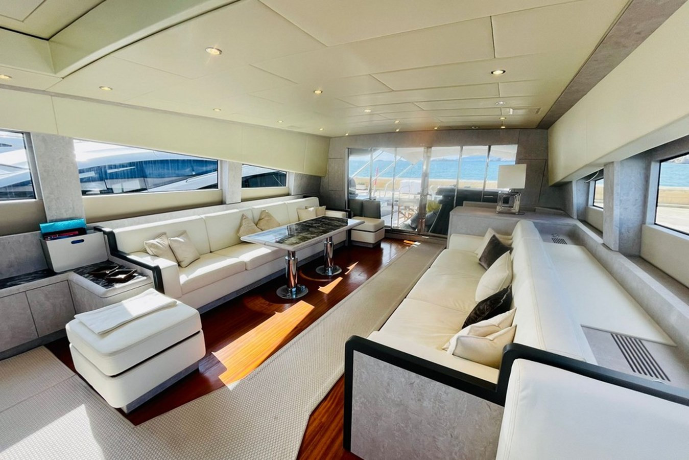 https://arconyachts.ams3.digitaloceanspaces.com/71941/conversions/large_4365244-optimize.jpg