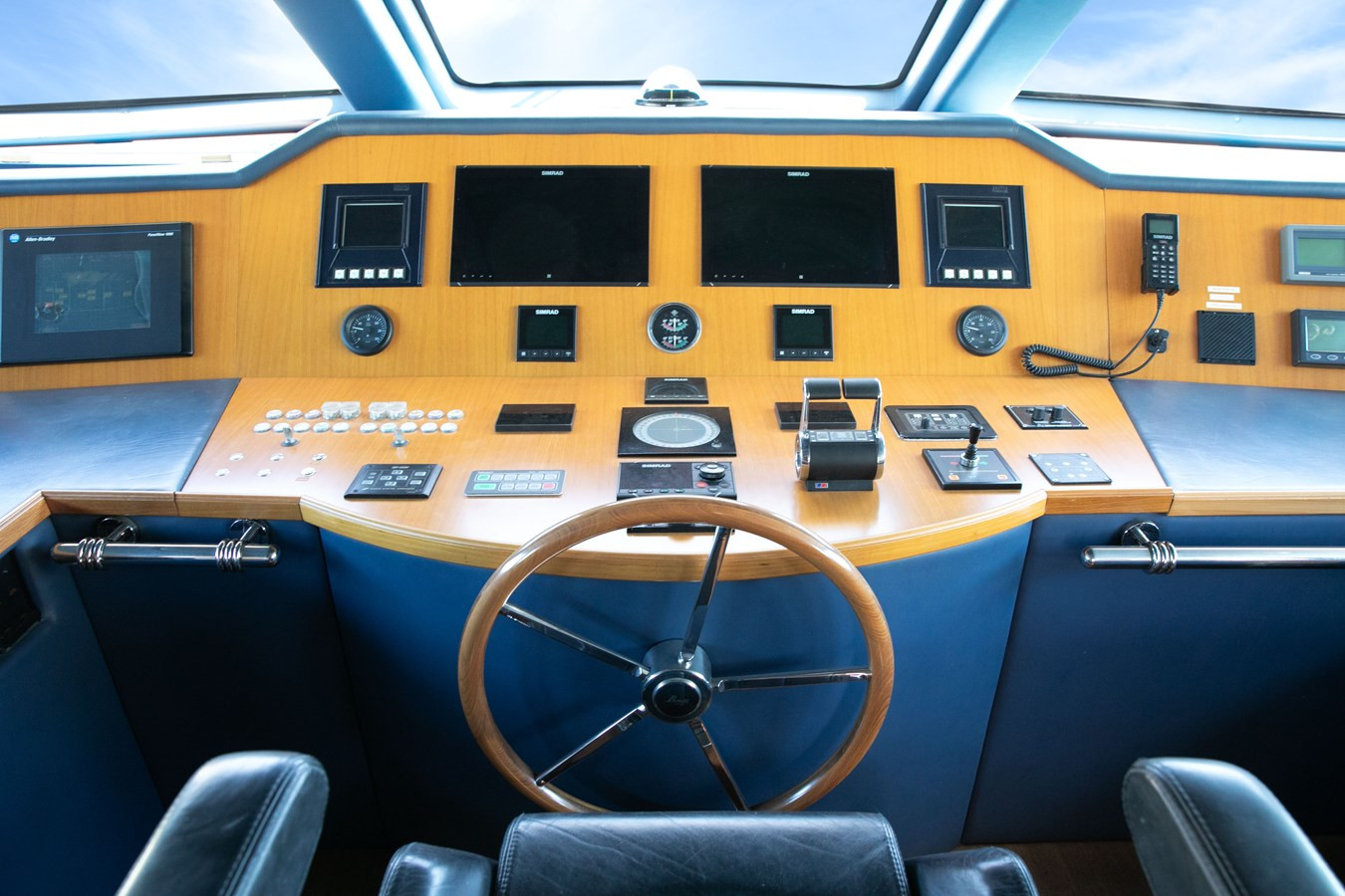 https://arconyachts.ams3.digitaloceanspaces.com/71946/conversions/large_4810992-optimize.jpg