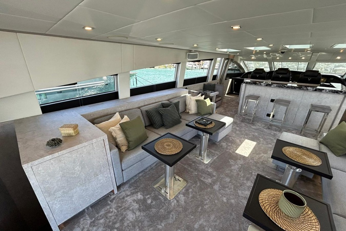 https://arconyachts.ams3.digitaloceanspaces.com/71951/conversions/large_4360659-optimize.jpg