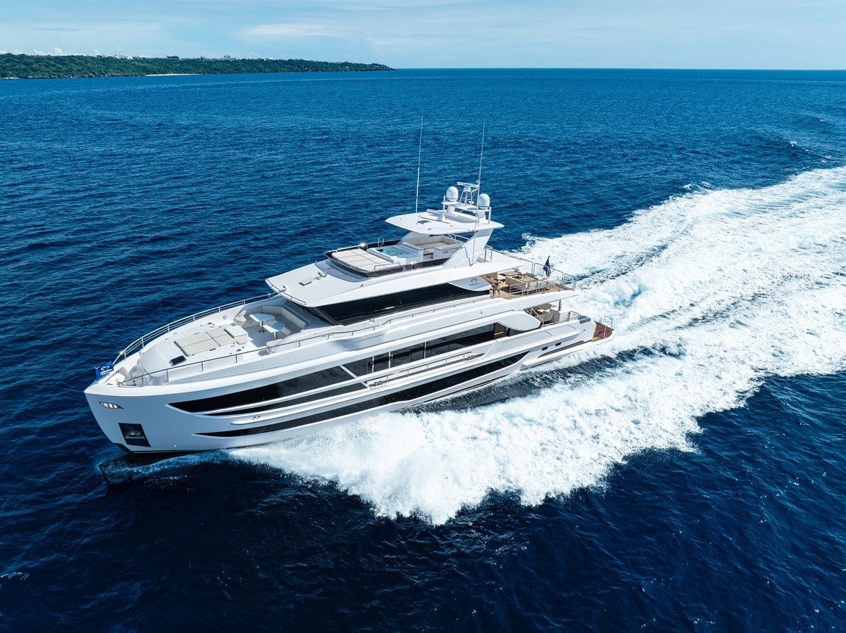 https://arconyachts.ams3.digitaloceanspaces.com/71996/conversions/large_4775564-optimize.jpg