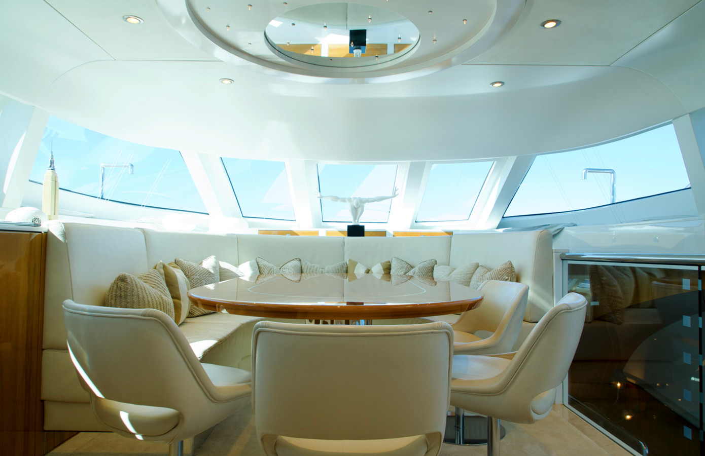 https://arconyachts.ams3.digitaloceanspaces.com/72036/conversions/large_4780891-optimize.jpg