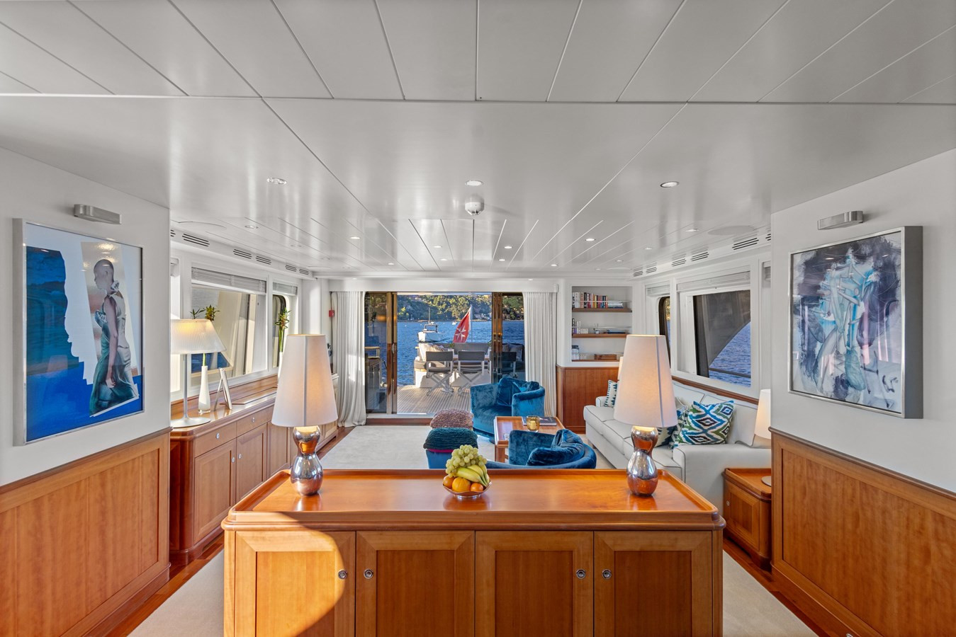 https://arconyachts.ams3.digitaloceanspaces.com/72038/conversions/large_4602461-optimize.jpg