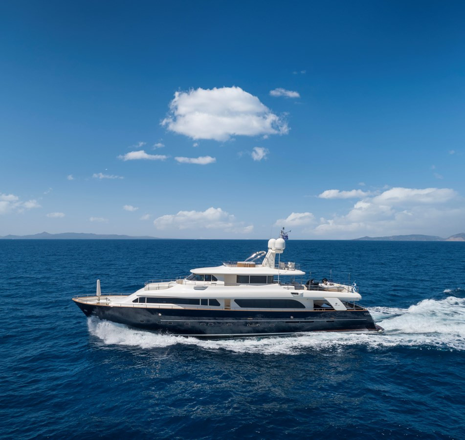 https://arconyachts.ams3.digitaloceanspaces.com/72039/conversions/large_4749252-optimize.jpg