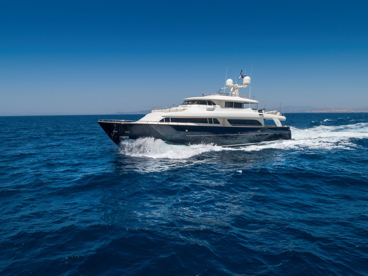 https://arconyachts.ams3.digitaloceanspaces.com/72050/conversions/large_4749257-optimize.jpg