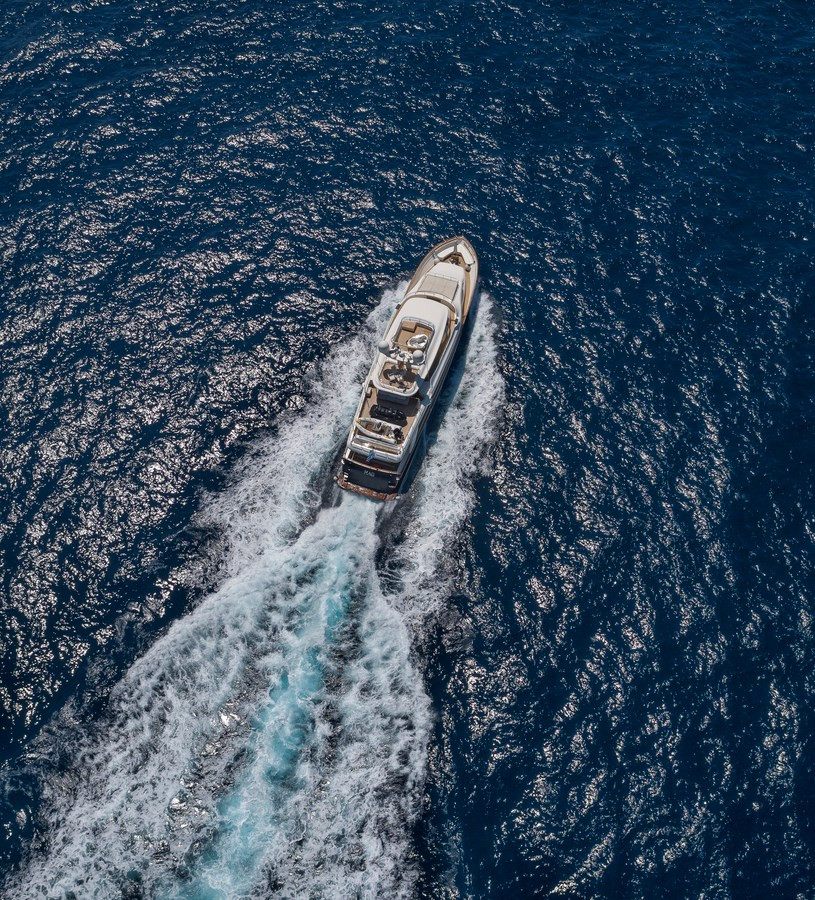 https://arconyachts.ams3.digitaloceanspaces.com/72055/conversions/large_4749259-optimize.jpg
