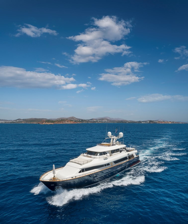 https://arconyachts.ams3.digitaloceanspaces.com/72063/conversions/large_4749263-optimize.jpg