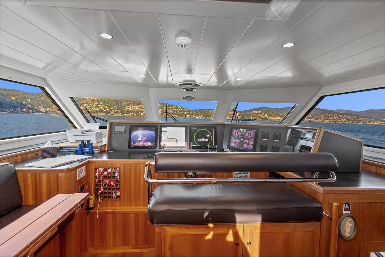 https://arconyachts.ams3.digitaloceanspaces.com/72087/conversions/large_4602473-optimize.jpg