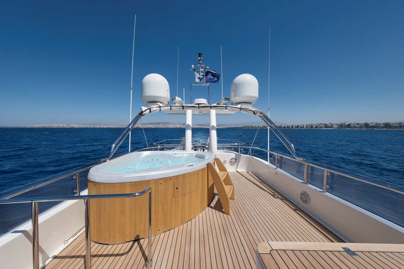 https://arconyachts.ams3.digitaloceanspaces.com/72126/conversions/large_4749286-optimize.jpg
