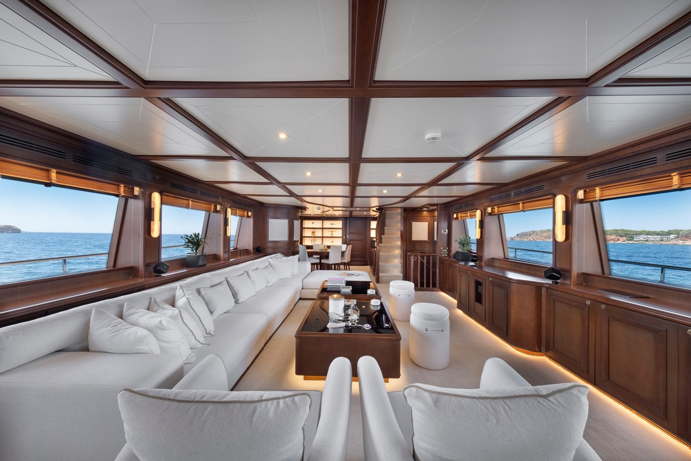 https://arconyachts.ams3.digitaloceanspaces.com/72202/conversions/large_4749313-optimize.jpg