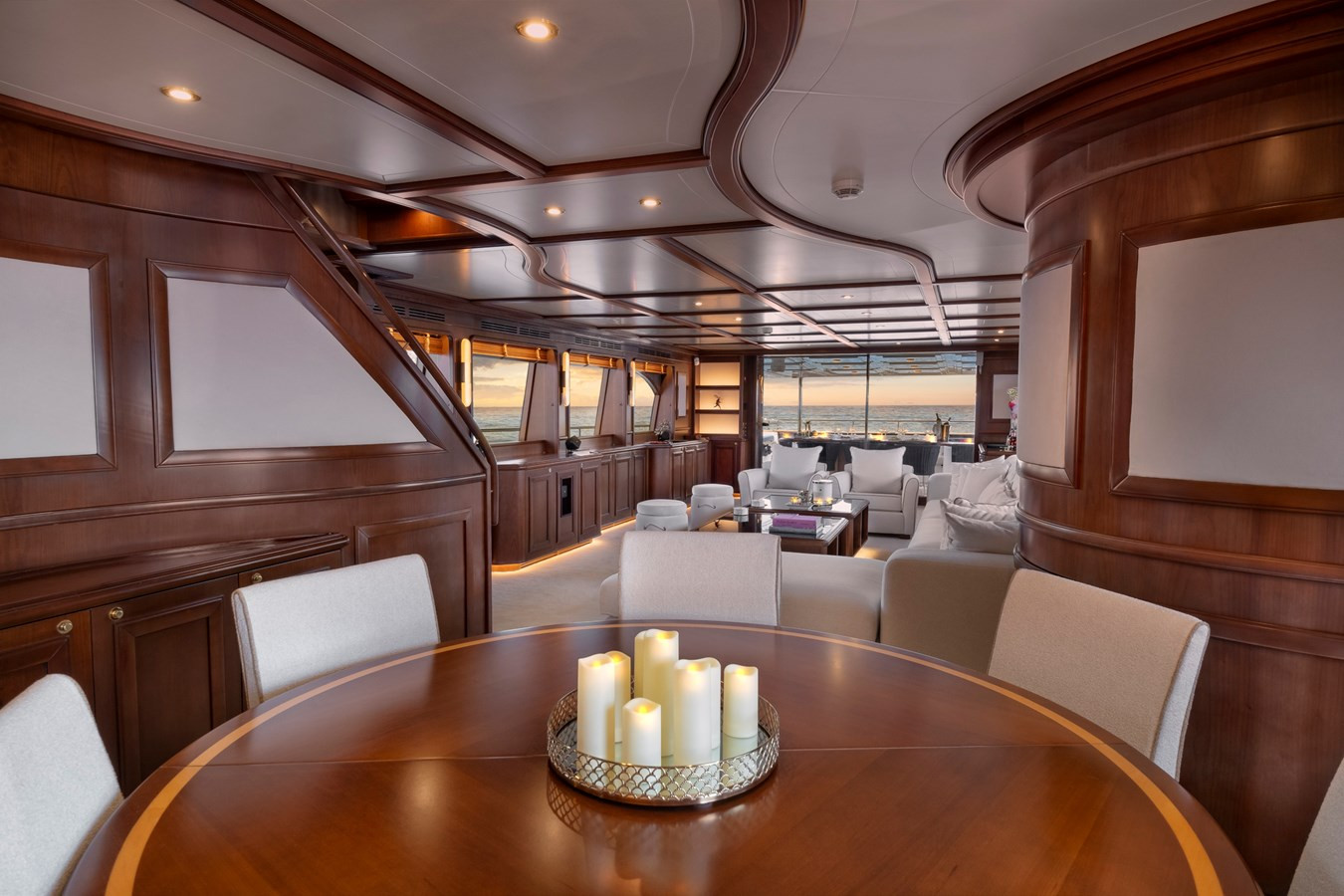 https://arconyachts.ams3.digitaloceanspaces.com/72216/conversions/large_4749317-optimize.jpg