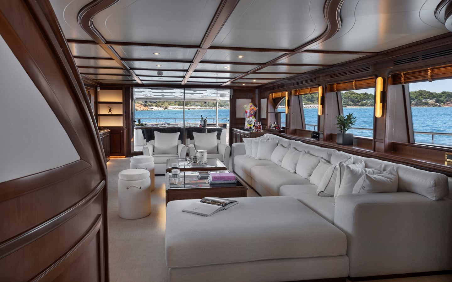 https://arconyachts.ams3.digitaloceanspaces.com/72219/conversions/large_4749318-optimize.jpg