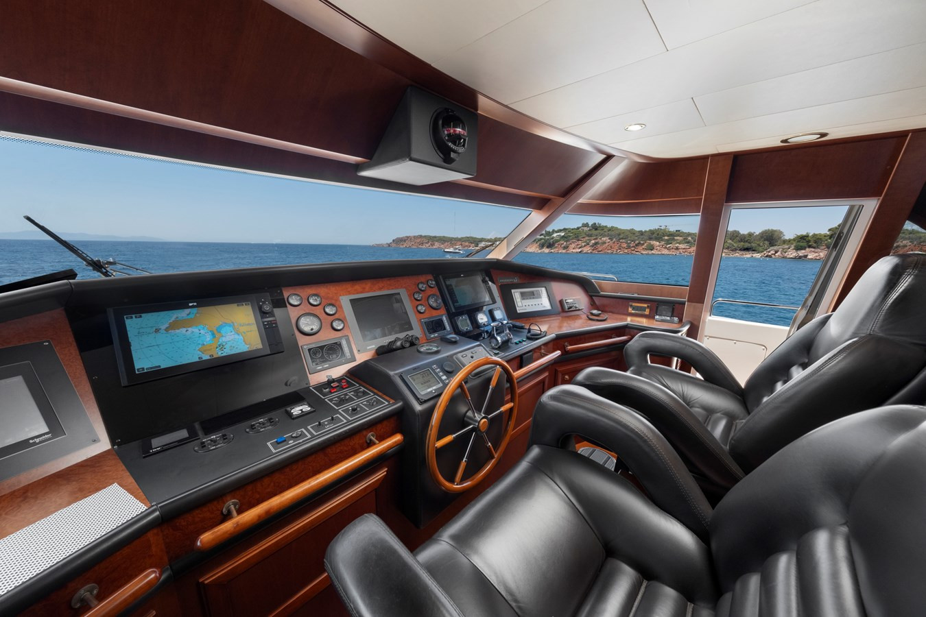 https://arconyachts.ams3.digitaloceanspaces.com/72235/conversions/large_4749324-optimize.jpg