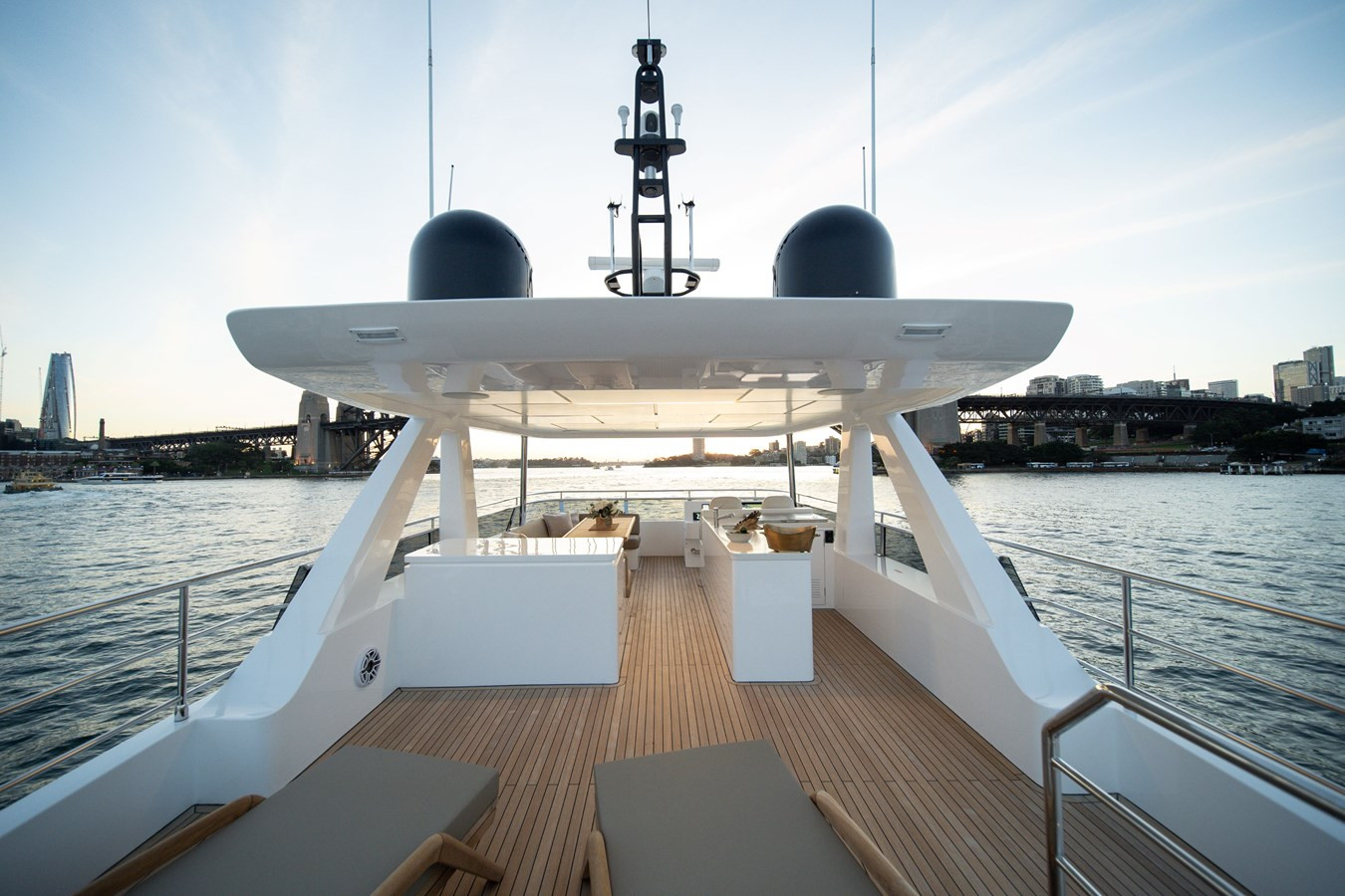 https://arconyachts.ams3.digitaloceanspaces.com/72240/conversions/large_4127262-optimize.jpg