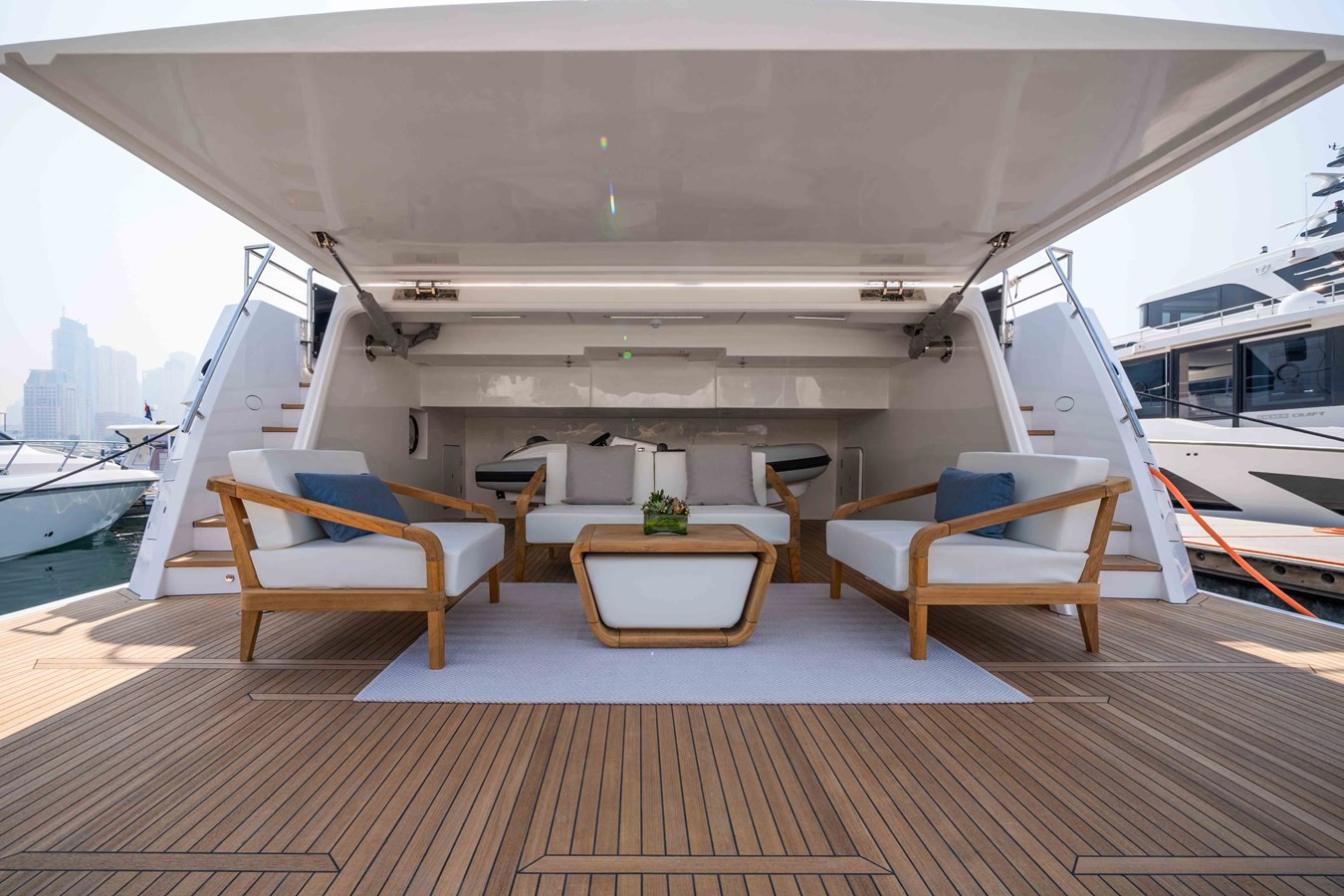 https://arconyachts.ams3.digitaloceanspaces.com/72243/conversions/large_4127263-optimize.jpg